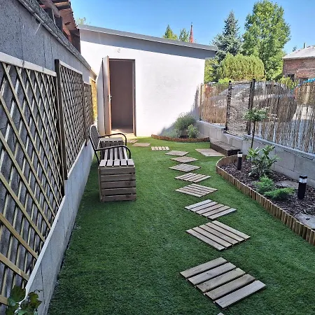 Bezbarierove Se Zahradkou Apartmán *