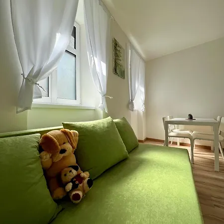 Bezbarierove Se Zahradkou