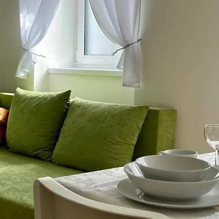 Bezbarierove Se Zahradkou Apartmán *